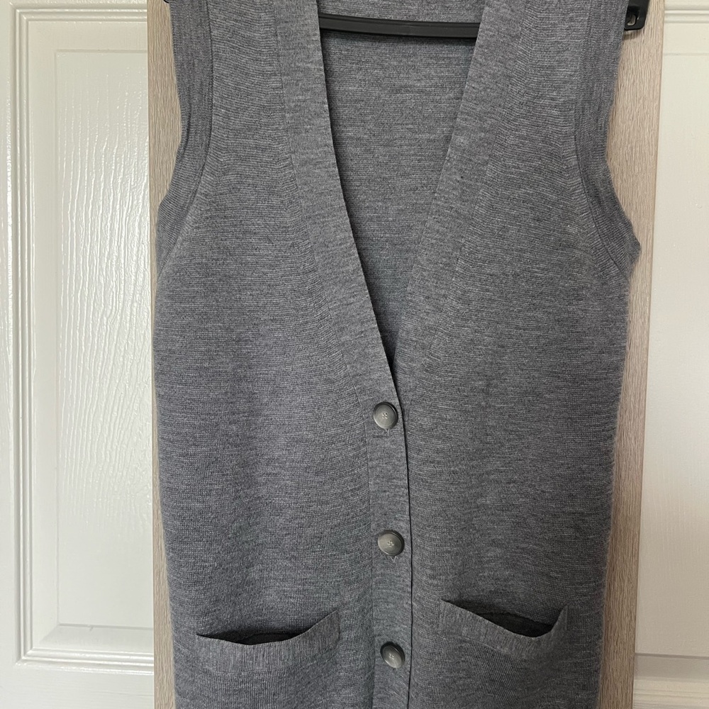 Theory Gray Sleeveless Vest, wool-100%